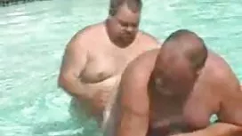 ثلاثة من الرجال المد ...