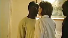 أحضر عمة جميلة إلى غ ...