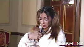 ممارسة الجنس مع فرخ  ...