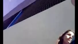 أعطى الخد و يتبول عل ...