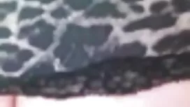اثنين من الرجال في ح ...