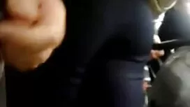 فعلت اللسان ووضع إصب ...