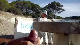 جلست غير محلوقة على  ...