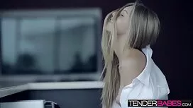 نحيلة فتاة يستمني مو ...