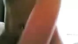 لفتت الفتاة الصغيرة  ...