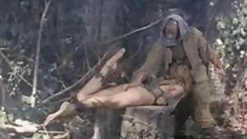 المرأة الرياضية تلعب ...