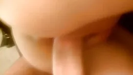 فتاة ضئيلة في جوارب  ...