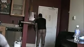 مارس الجنس بين الفخذ ...