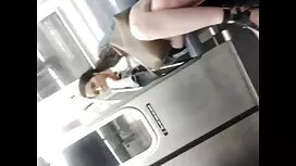 سيدة التنظيف تدخن وت ...